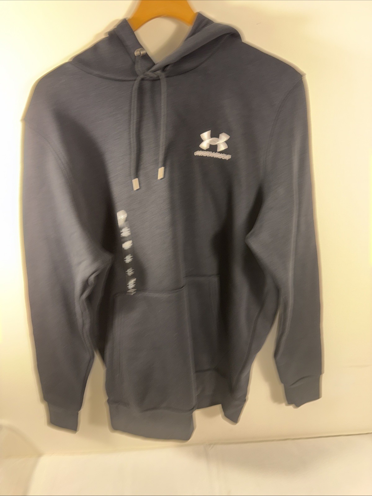 NWTS UNDER armor, black hoodie size Small